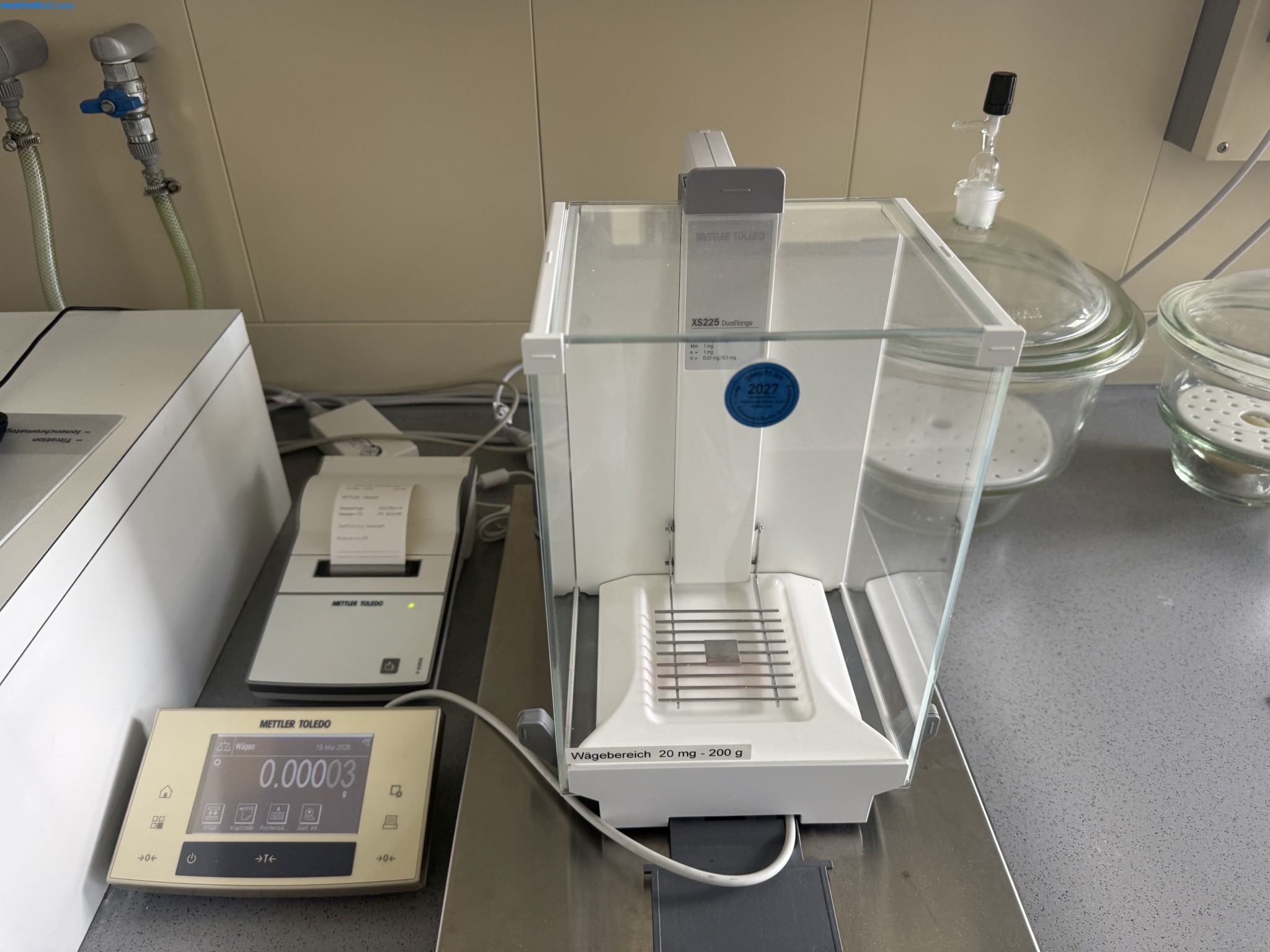 Instalações de produção e embalagem farmacêuticas / Equipamentos de laboratório e operacionais-2