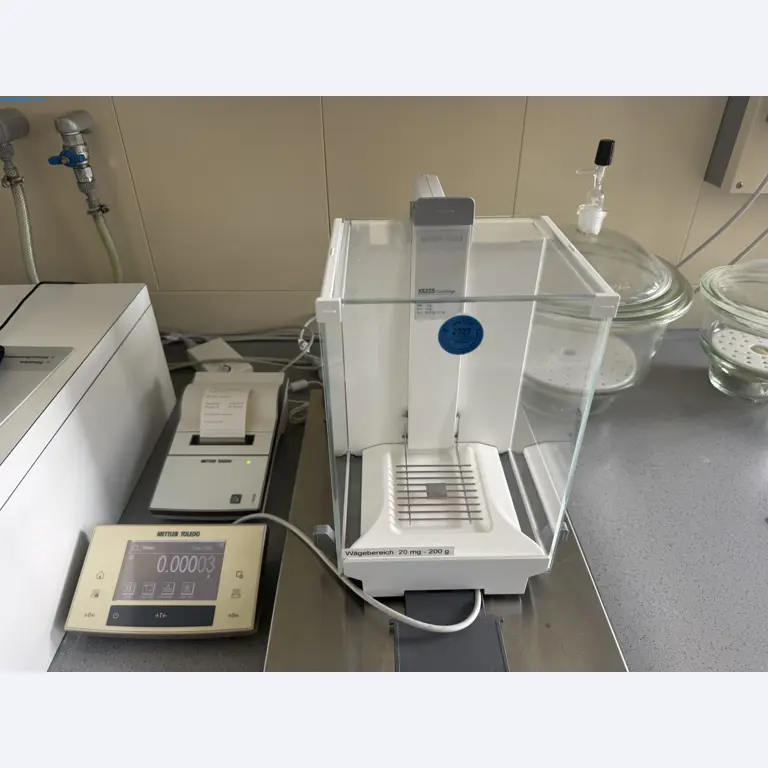 Instalações de produção e embalagem farmacêuticas / Equipamentos de laboratório e operacionais-2