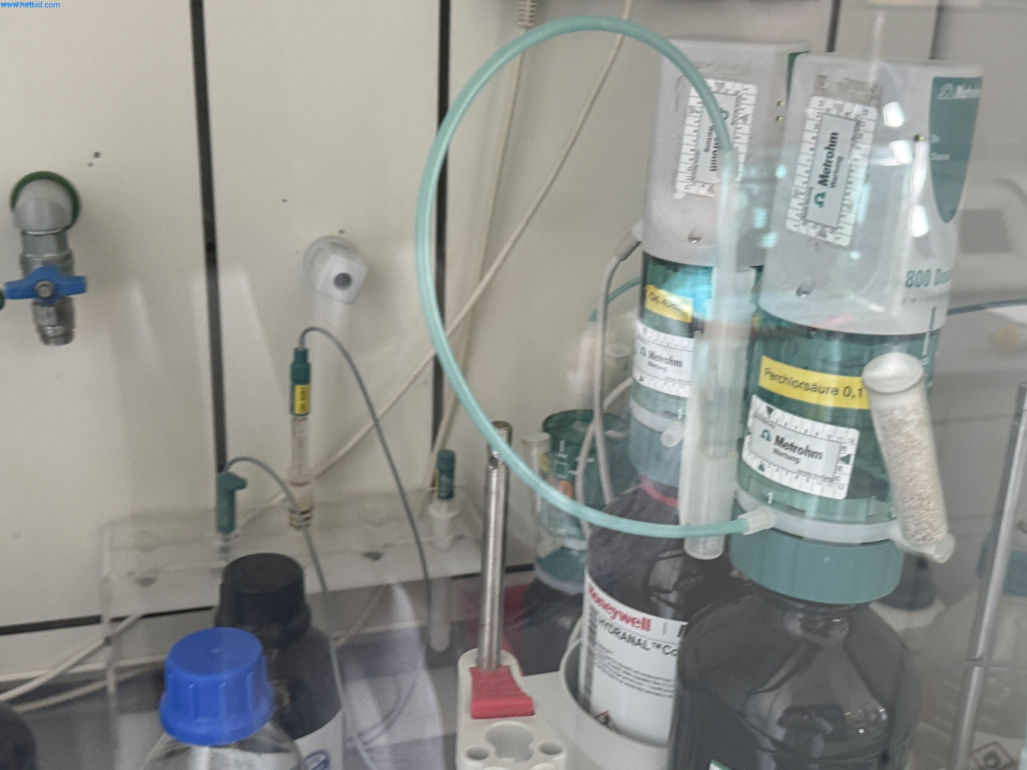 Instalações de produção e embalagem farmacêuticas / Equipamentos de laboratório e operacionais-8