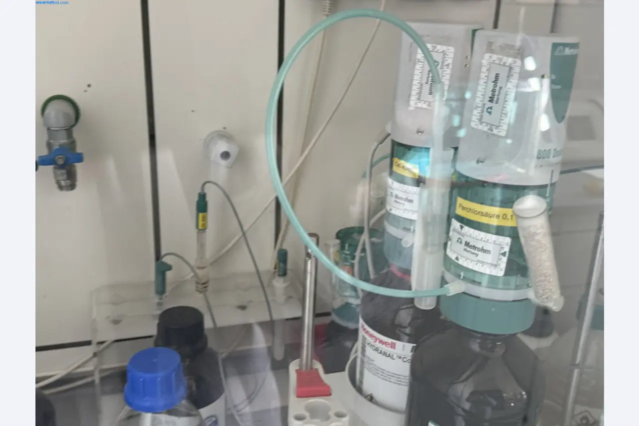 Instalações de produção e embalagem farmacêuticas / Equipamentos de laboratório e operacionais-8