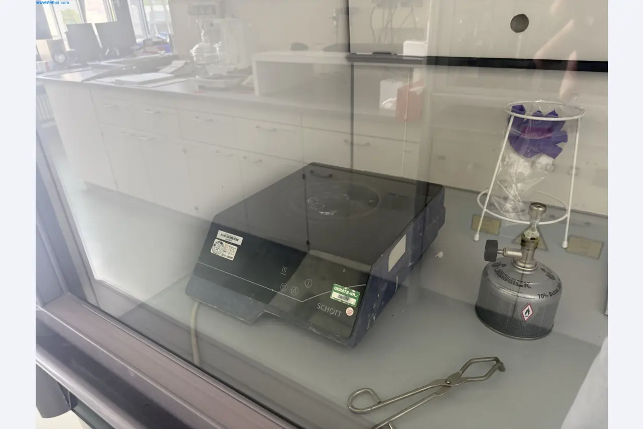 Instalações de produção e embalagem farmacêuticas / Equipamentos de laboratório e operacionais-1