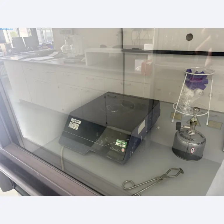 Instalações de produção e embalagem farmacêuticas / Equipamentos de laboratório e operacionais-1