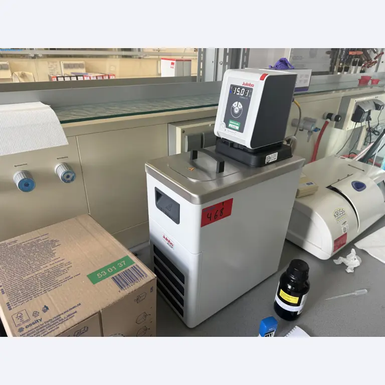 Instalações de produção e embalagem farmacêuticas / Equipamentos de laboratório e operacionais-1