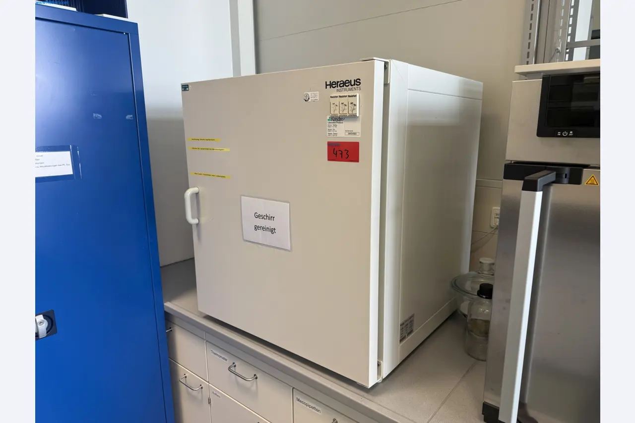 Instalações de produção e embalagem farmacêuticas / Equipamentos de laboratório e operacionais-1