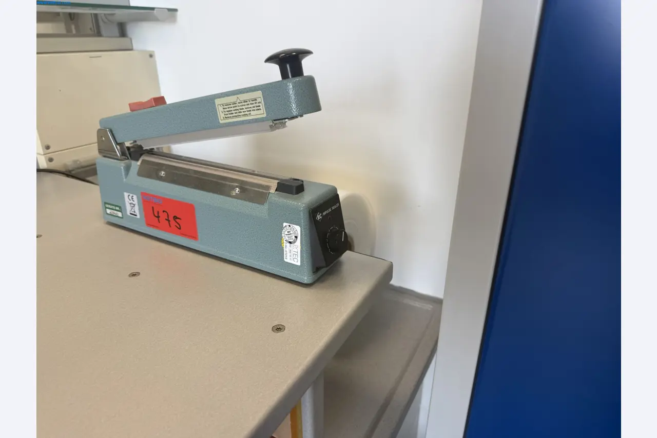 Instalações de produção e embalagem farmacêuticas / Equipamentos de laboratório e operacionais-1
