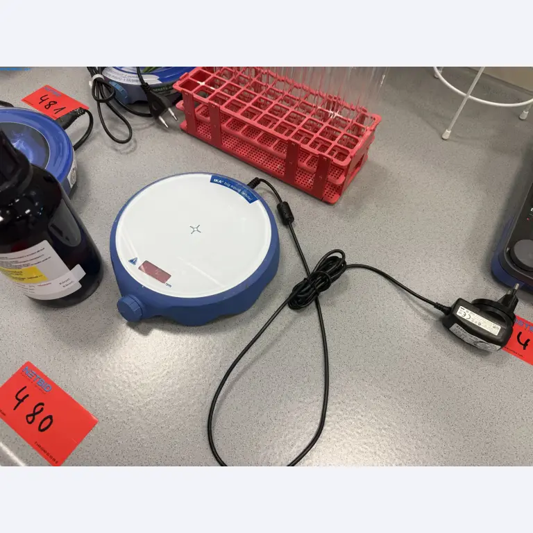 Instalações de produção e embalagem farmacêuticas / Equipamentos de laboratório e operacionais-1