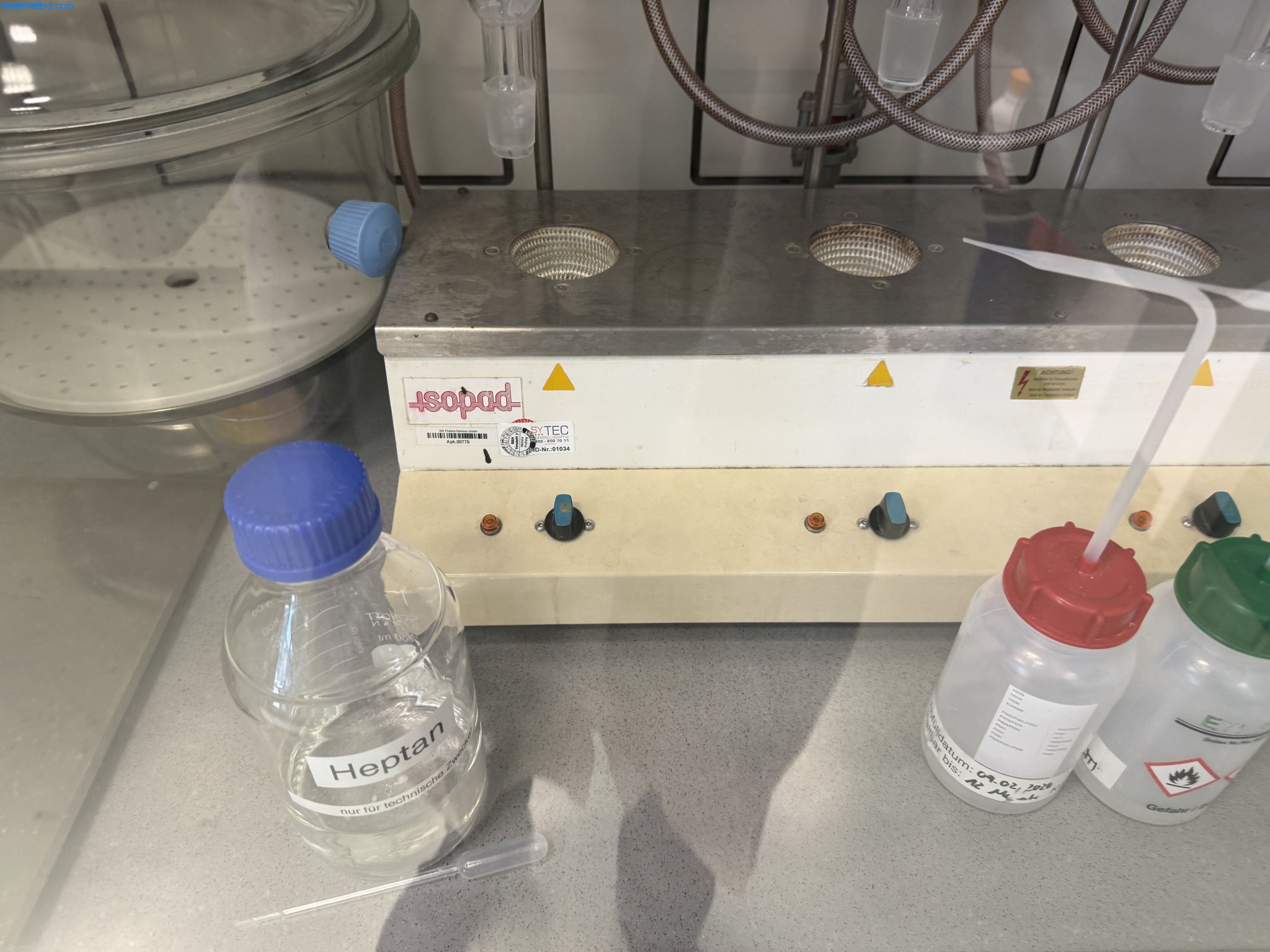 Instalações de produção e embalagem farmacêuticas / Equipamentos de laboratório e operacionais-2