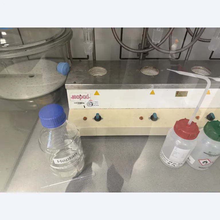 Instalações de produção e embalagem farmacêuticas / Equipamentos de laboratório e operacionais-2
