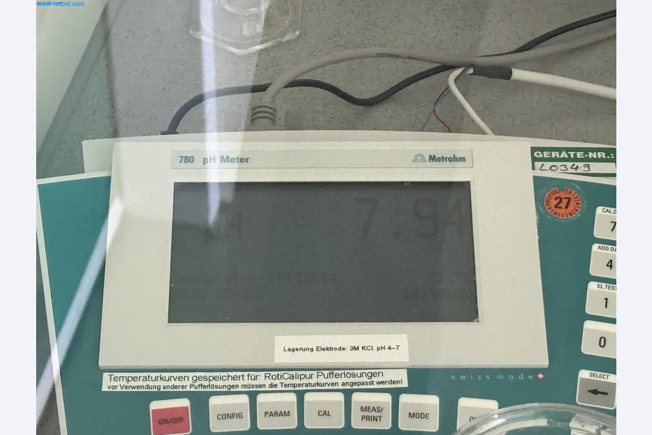 Instalações de produção e embalagem farmacêuticas / Equipamentos de laboratório e operacionais-2