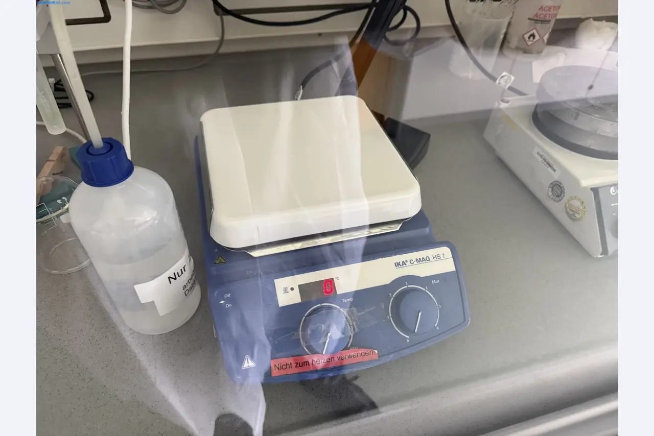 Instalações de produção e embalagem farmacêuticas / Equipamentos de laboratório e operacionais-1