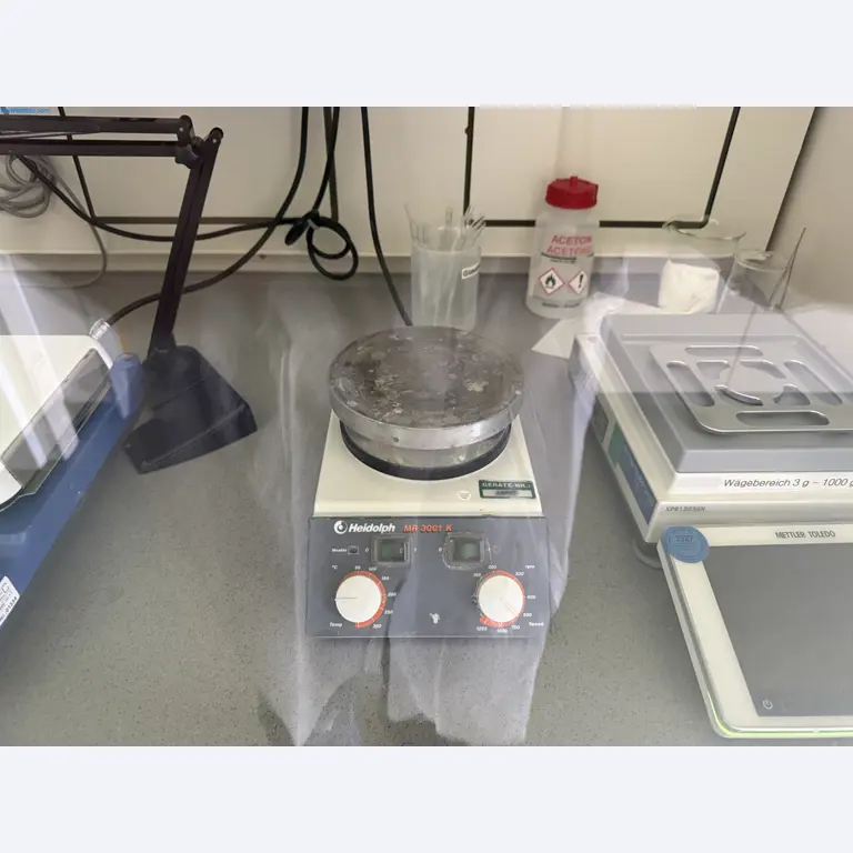 Instalações de produção e embalagem farmacêuticas / Equipamentos de laboratório e operacionais-1