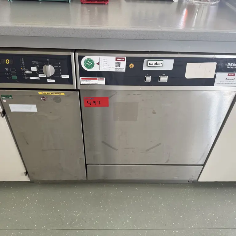Máquina de limpeza de laboratório Miele G7883CD