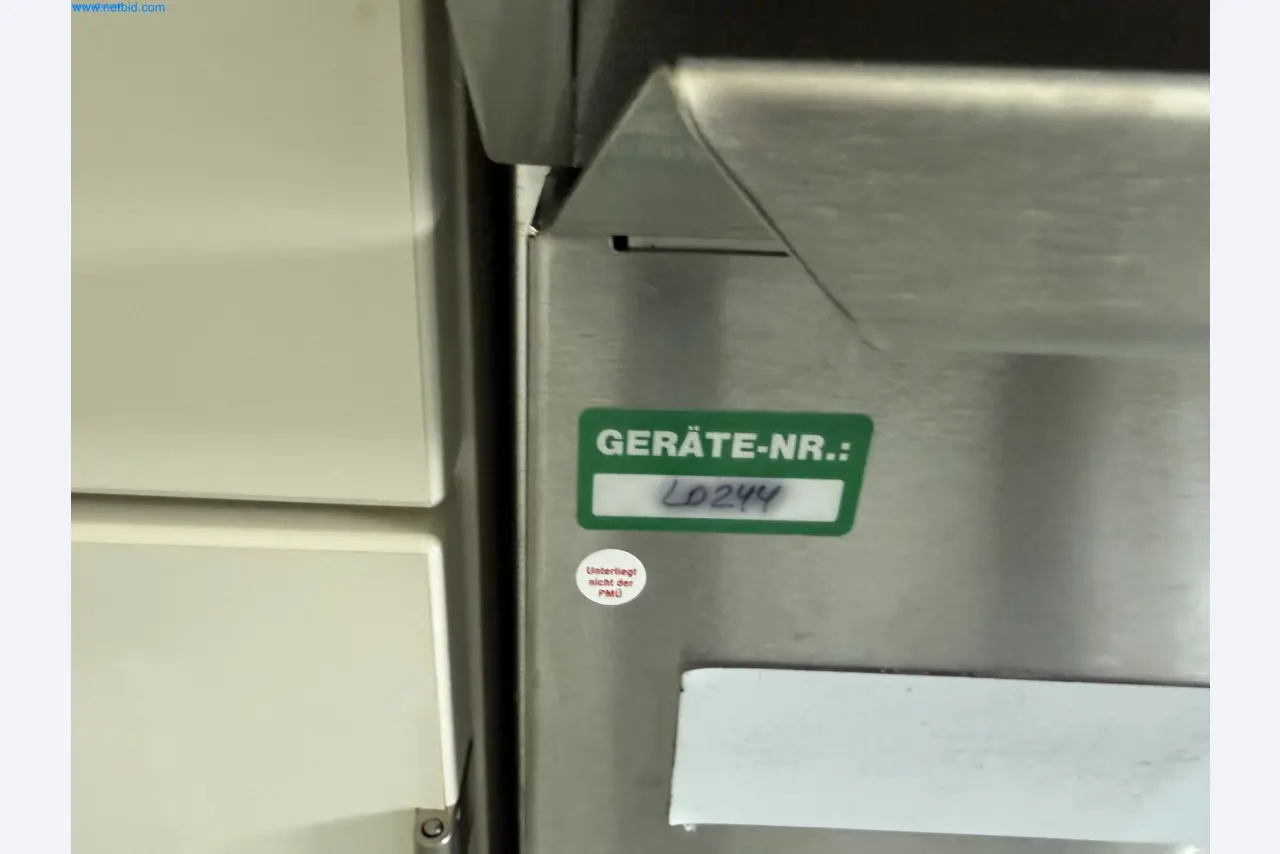 Instalações de produção e embalagem farmacêuticas / Equipamentos de laboratório e operacionais-3