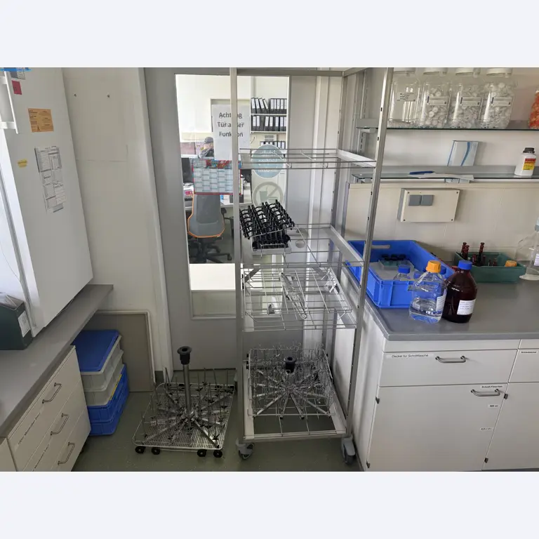 Instalações de produção e embalagem farmacêuticas / Equipamentos de laboratório e operacionais-1