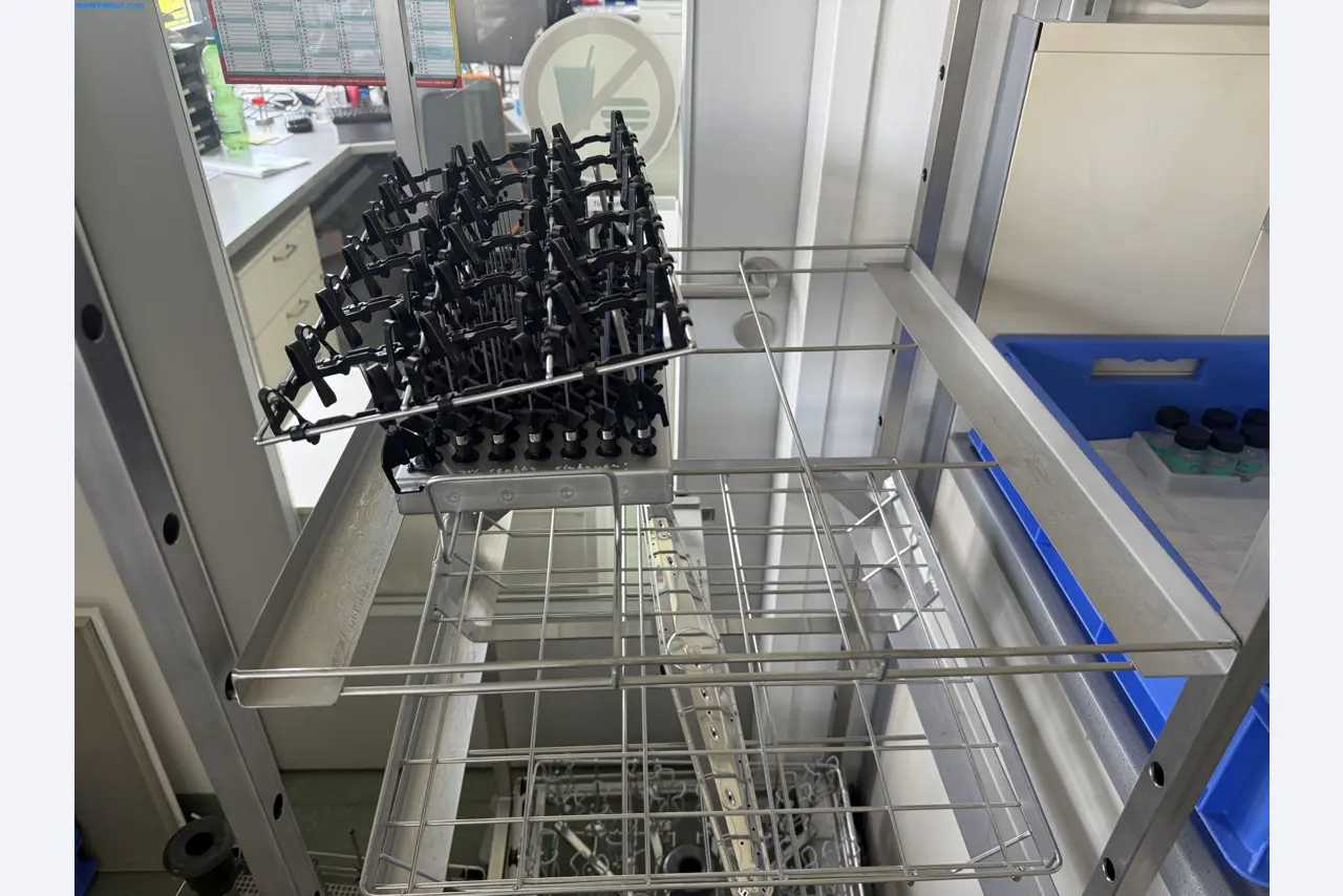 Instalações de produção e embalagem farmacêuticas / Equipamentos de laboratório e operacionais-5