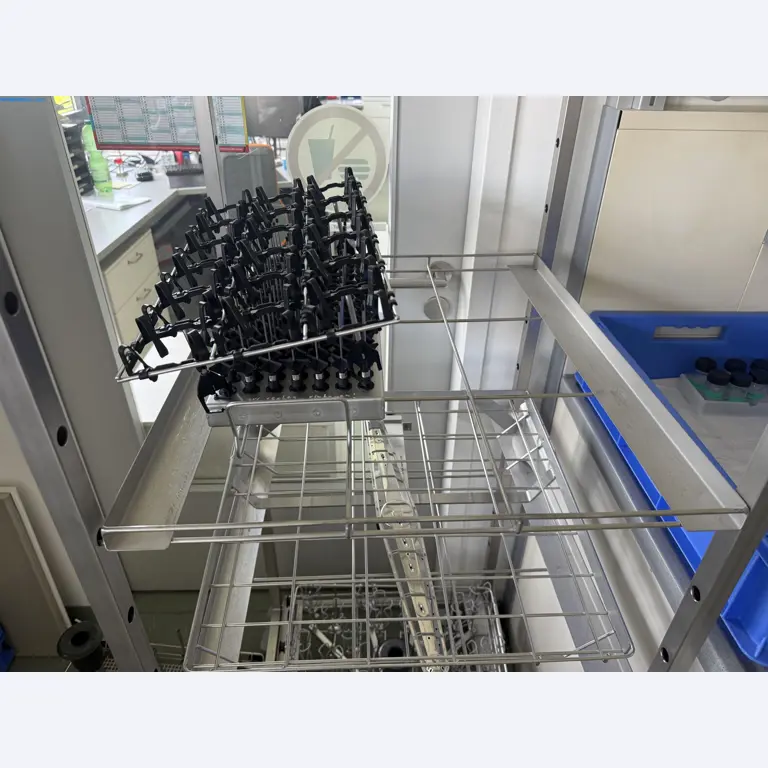 Instalações de produção e embalagem farmacêuticas / Equipamentos de laboratório e operacionais-5