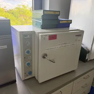 Armário de secagem Heraeus T6060