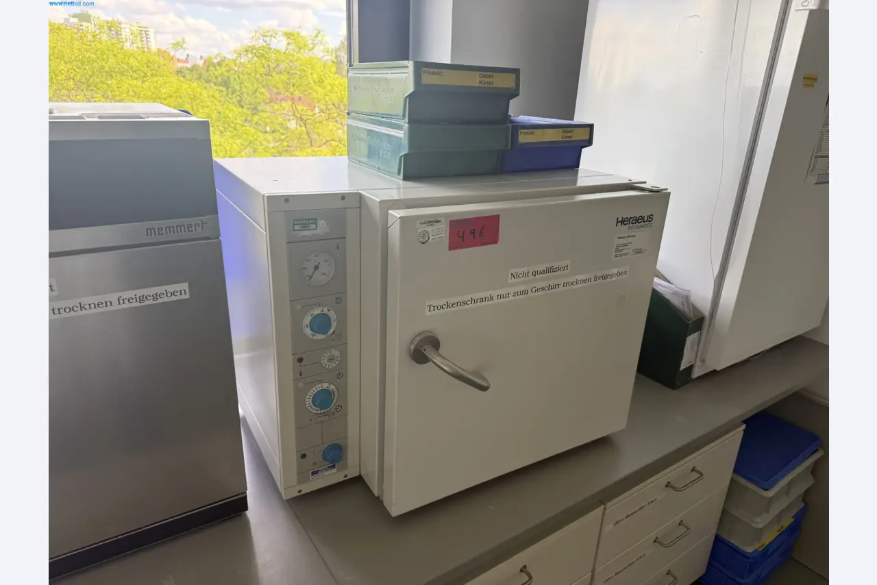 Instalações de produção e embalagem farmacêuticas / Equipamentos de laboratório e operacionais-1