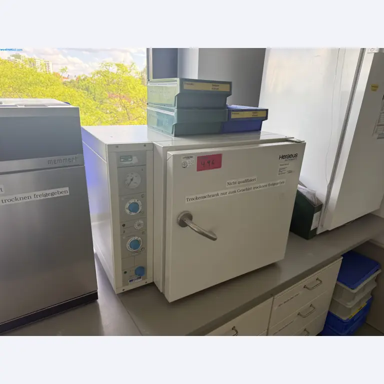 Instalações de produção e embalagem farmacêuticas / Equipamentos de laboratório e operacionais-1