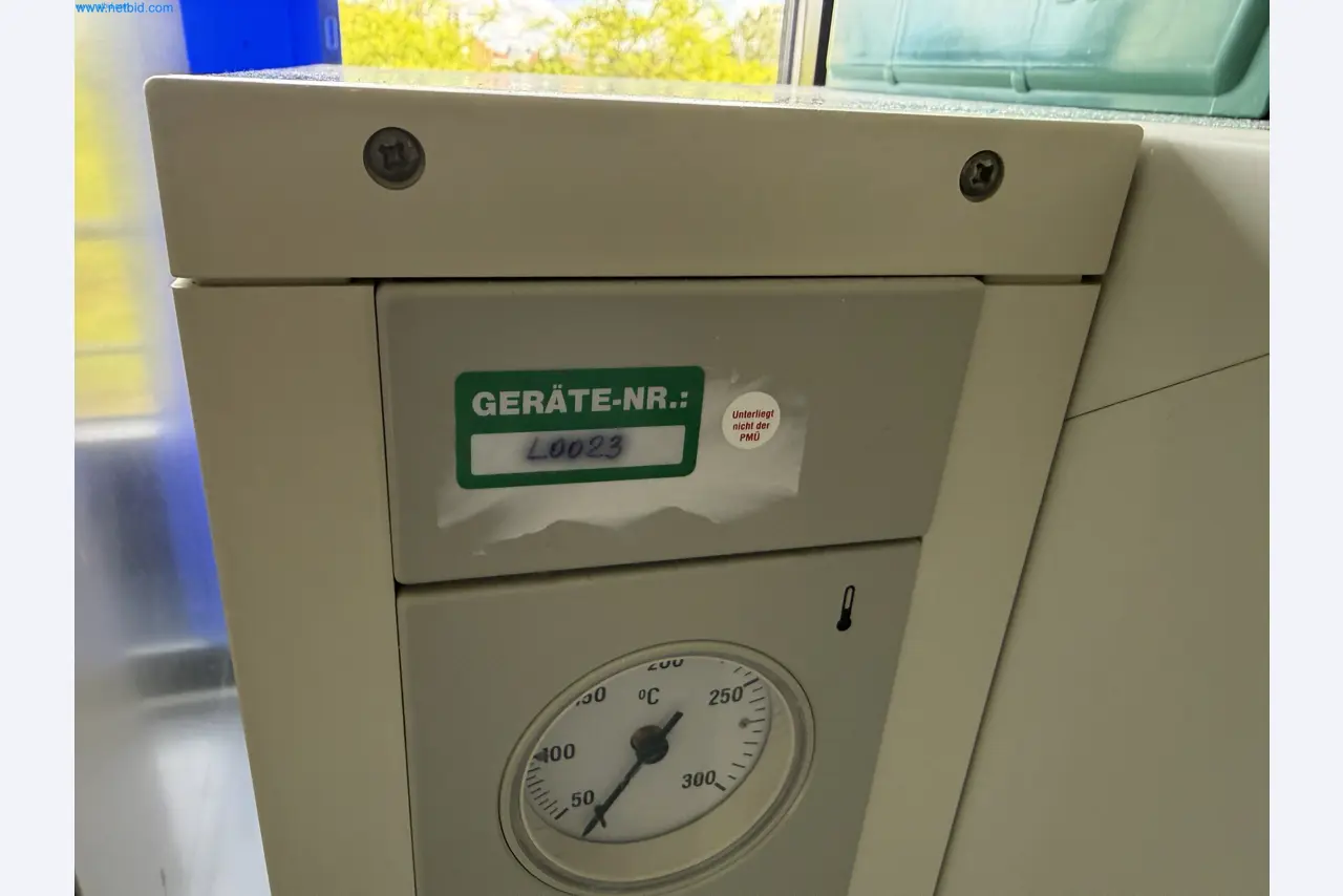 Instalações de produção e embalagem farmacêuticas / Equipamentos de laboratório e operacionais-3