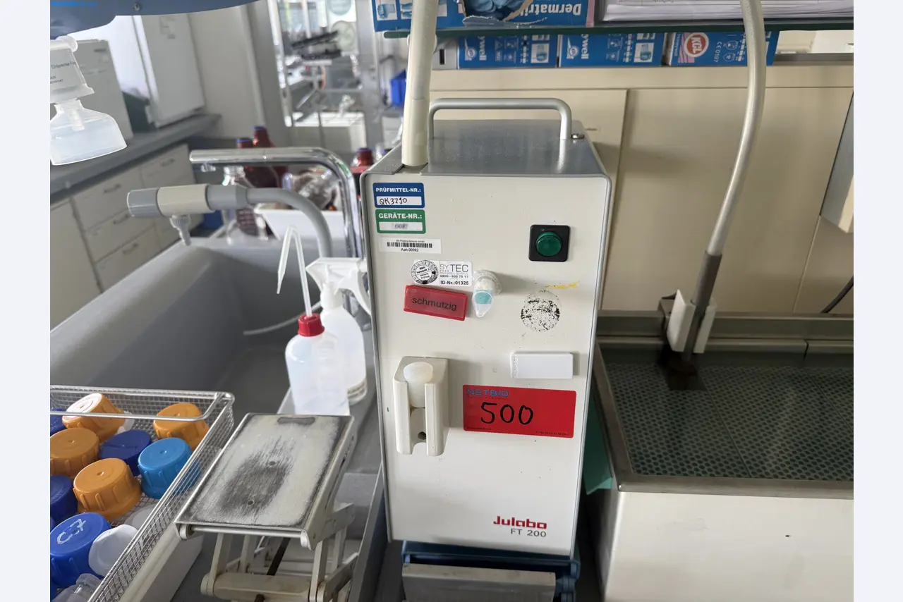 Instalações de produção e embalagem farmacêuticas / Equipamentos de laboratório e operacionais-1