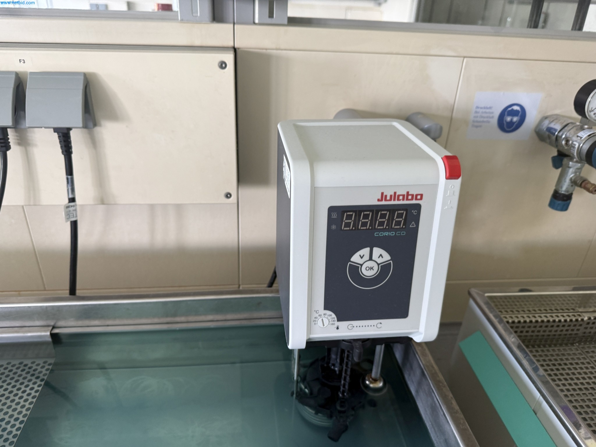 Instalações de produção e embalagem farmacêuticas / Equipamentos de laboratório e operacionais-2