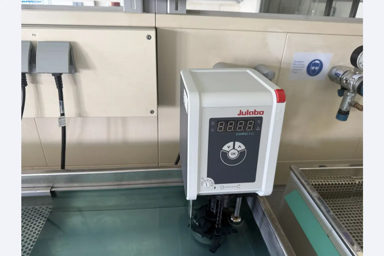 Instalações de produção e embalagem farmacêuticas / Equipamentos de laboratório e operacionais-2
