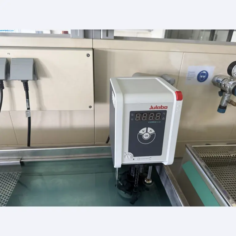 Instalações de produção e embalagem farmacêuticas / Equipamentos de laboratório e operacionais-2