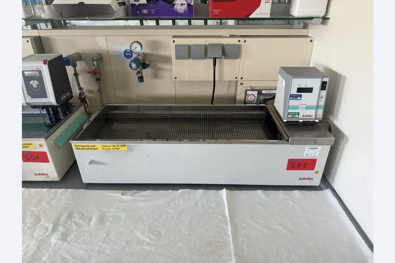 Instalações de produção e embalagem farmacêuticas / Equipamentos de laboratório e operacionais-1