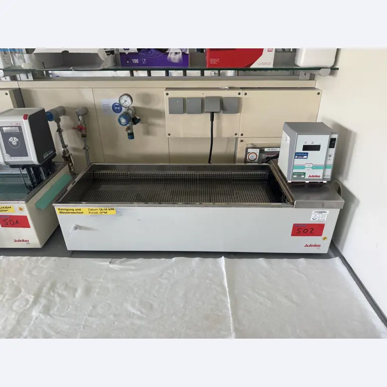 Instalações de produção e embalagem farmacêuticas / Equipamentos de laboratório e operacionais-1