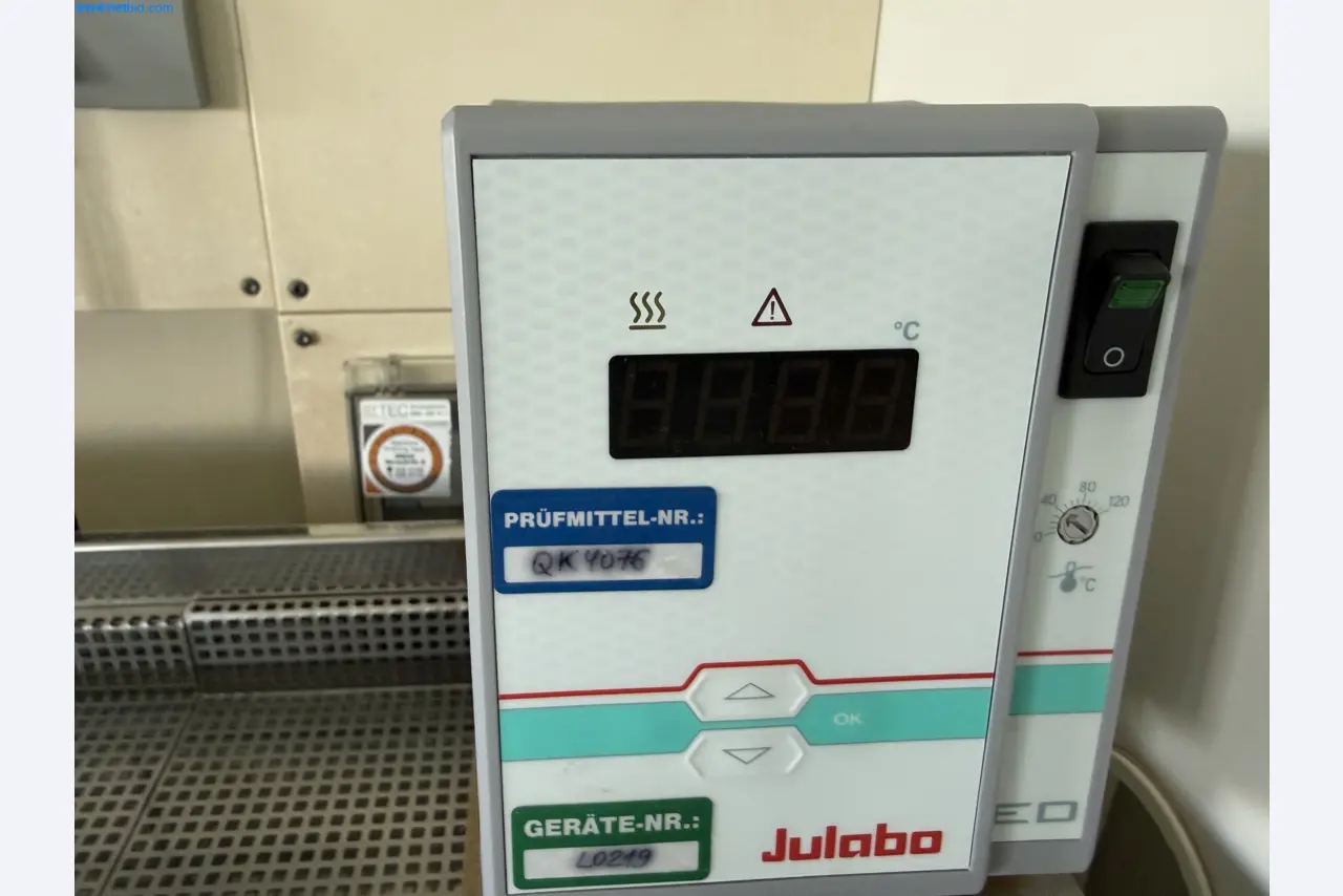 Instalações de produção e embalagem farmacêuticas / Equipamentos de laboratório e operacionais-2
