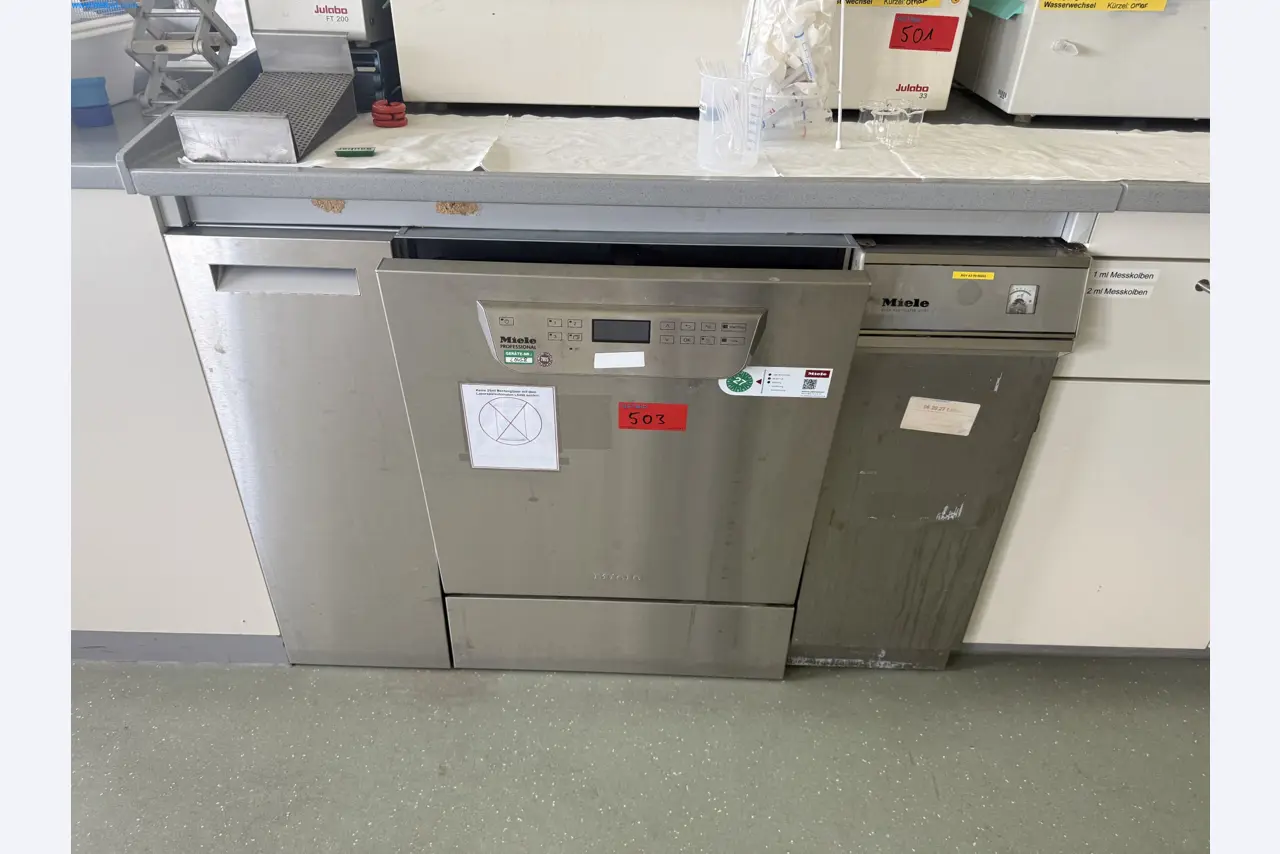 Instalações de produção e embalagem farmacêuticas / Equipamentos de laboratório e operacionais-1