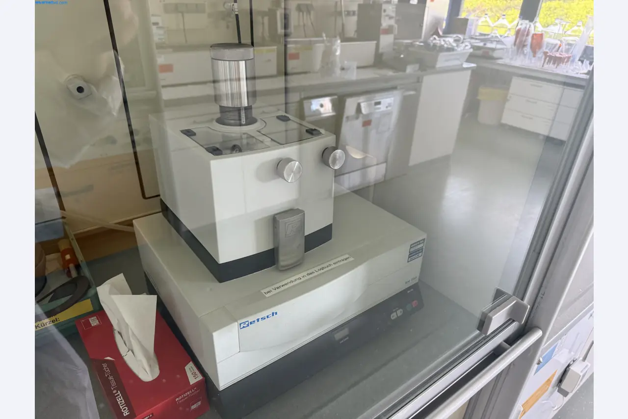 Instalações de produção e embalagem farmacêuticas / Equipamentos de laboratório e operacionais-1