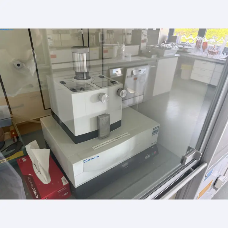 Instalações de produção e embalagem farmacêuticas / Equipamentos de laboratório e operacionais-1