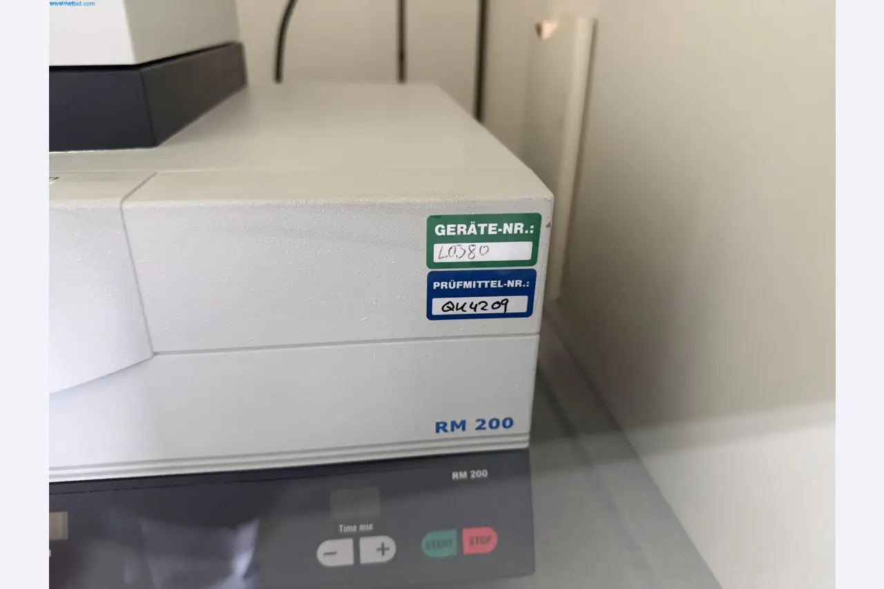 Instalações de produção e embalagem farmacêuticas / Equipamentos de laboratório e operacionais-3