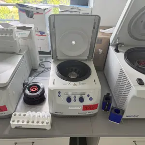 Centrífuga EPPENDORF 5427R