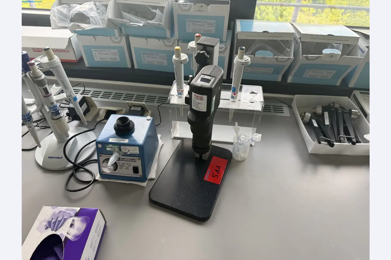 Instalações de produção e embalagem farmacêuticas / Equipamentos de laboratório e operacionais-1