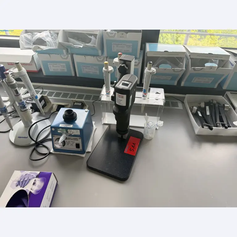 Instalações de produção e embalagem farmacêuticas / Equipamentos de laboratório e operacionais-1