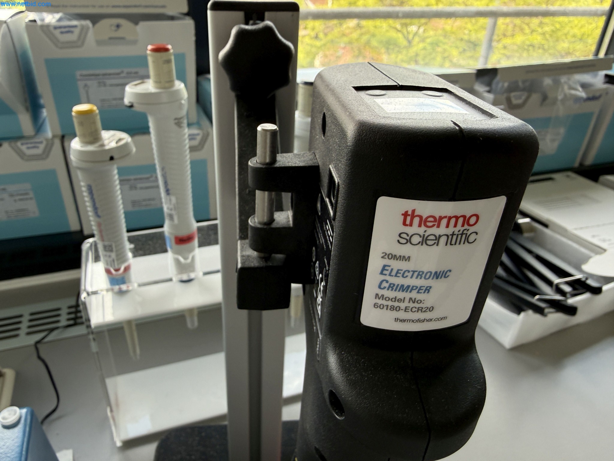 Instalações de produção e embalagem farmacêuticas / Equipamentos de laboratório e operacionais-2