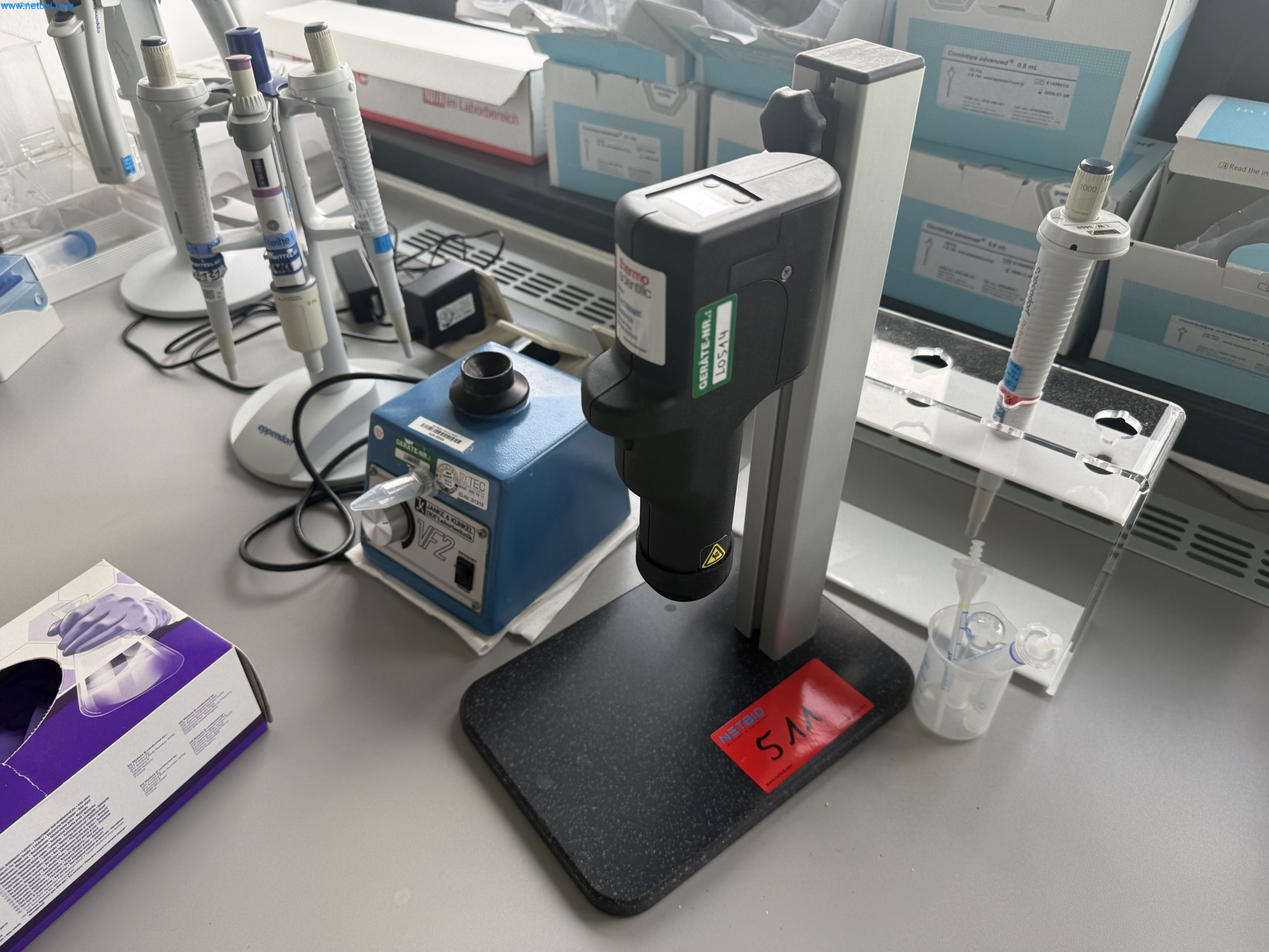 Instalações de produção e embalagem farmacêuticas / Equipamentos de laboratório e operacionais-4