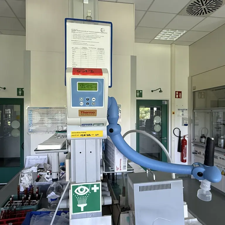 Sistema de água purificada Thermo Scientific GenPure UV/TOC