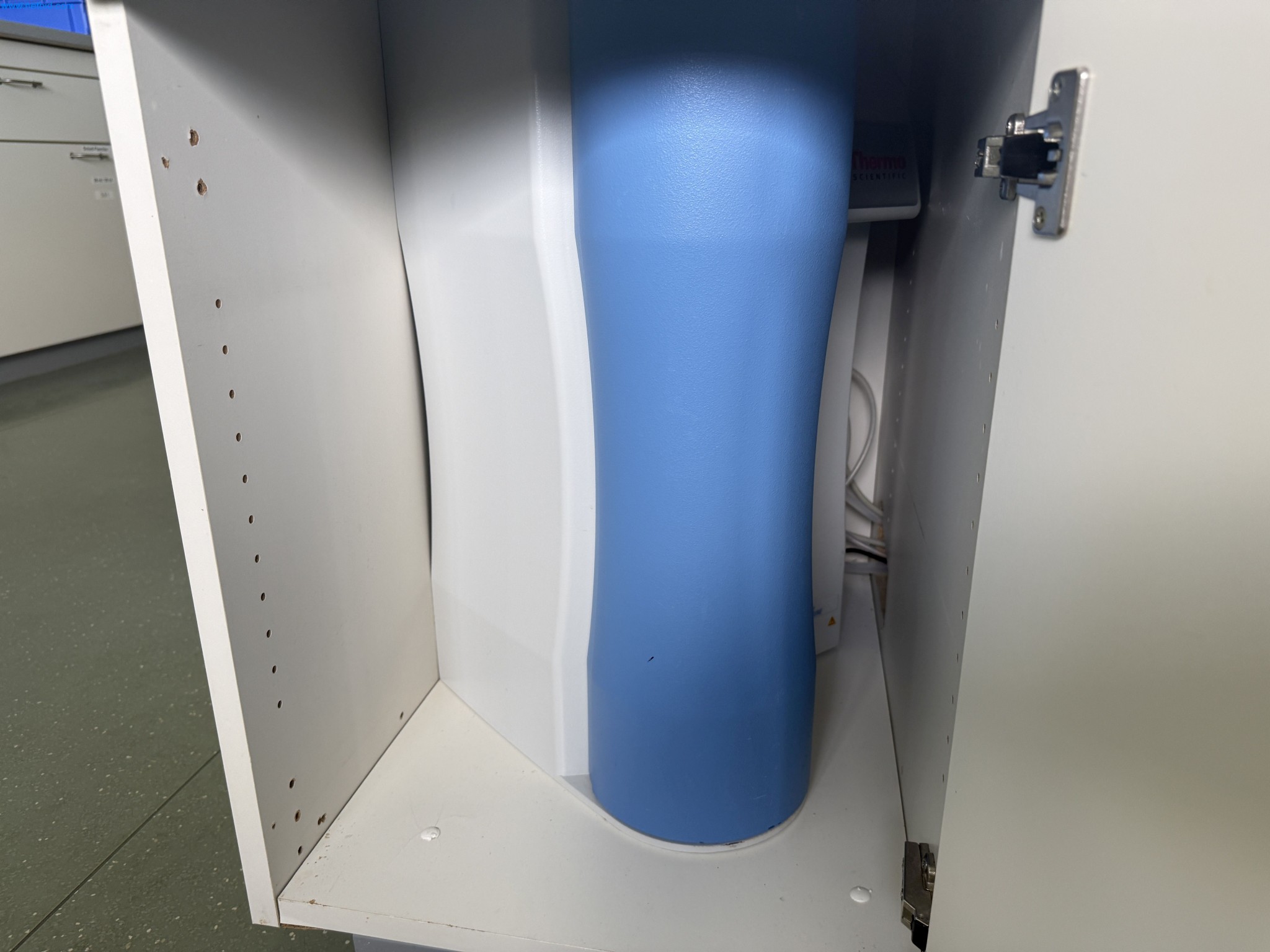 Instalações de produção e embalagem farmacêuticas / Equipamentos de laboratório e operacionais-3
