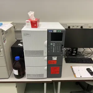 HPLC-Anlage Shimadzu LC-2010A HT
