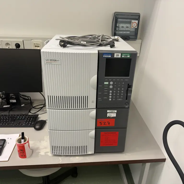 HPLC-Anlage Shimadzu LC-2010A HT