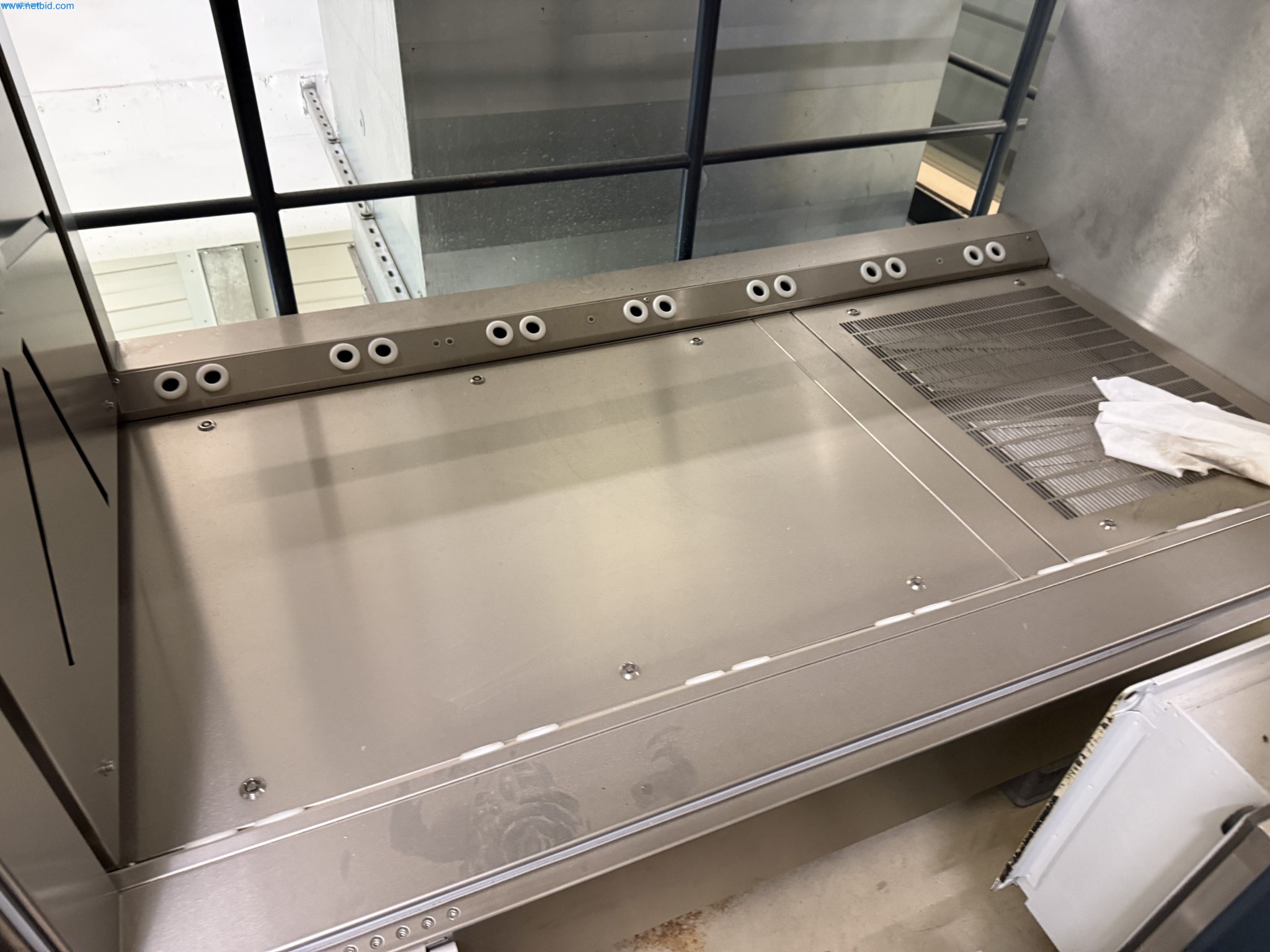 Instalações de produção e embalagem farmacêuticas / Equipamentos de laboratório e operacionais-2