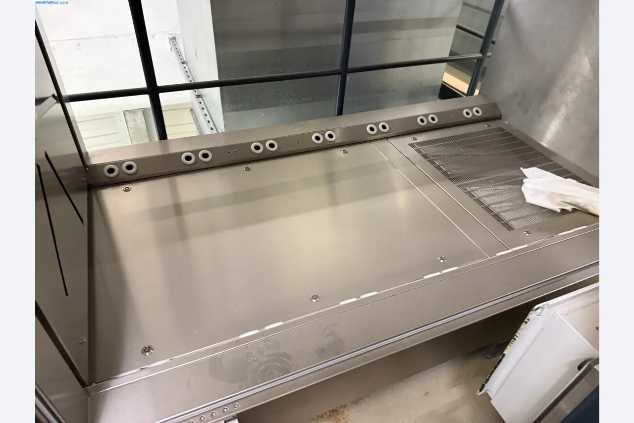Instalações de produção e embalagem farmacêuticas / Equipamentos de laboratório e operacionais-2