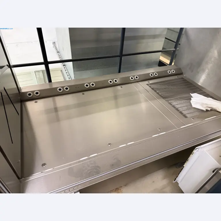 Instalações de produção e embalagem farmacêuticas / Equipamentos de laboratório e operacionais-2