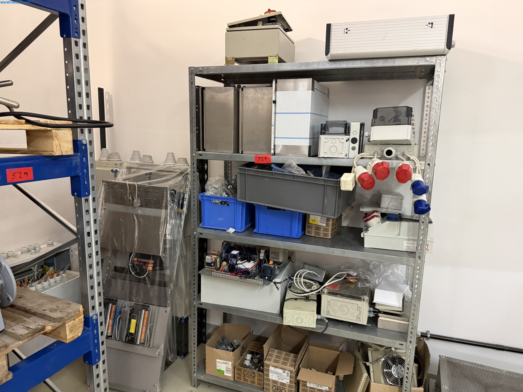 Instalações de produção e embalagem farmacêuticas / Equipamentos de laboratório e operacionais-10