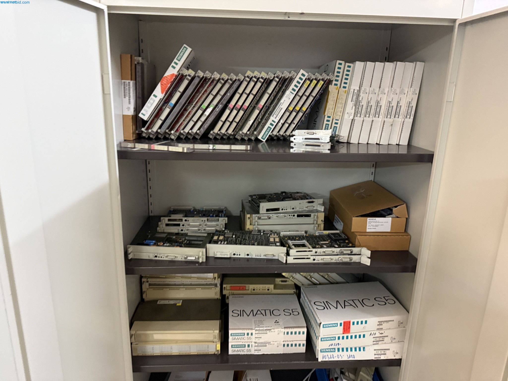 Instalações de produção e embalagem farmacêuticas / Equipamentos de laboratório e operacionais-13