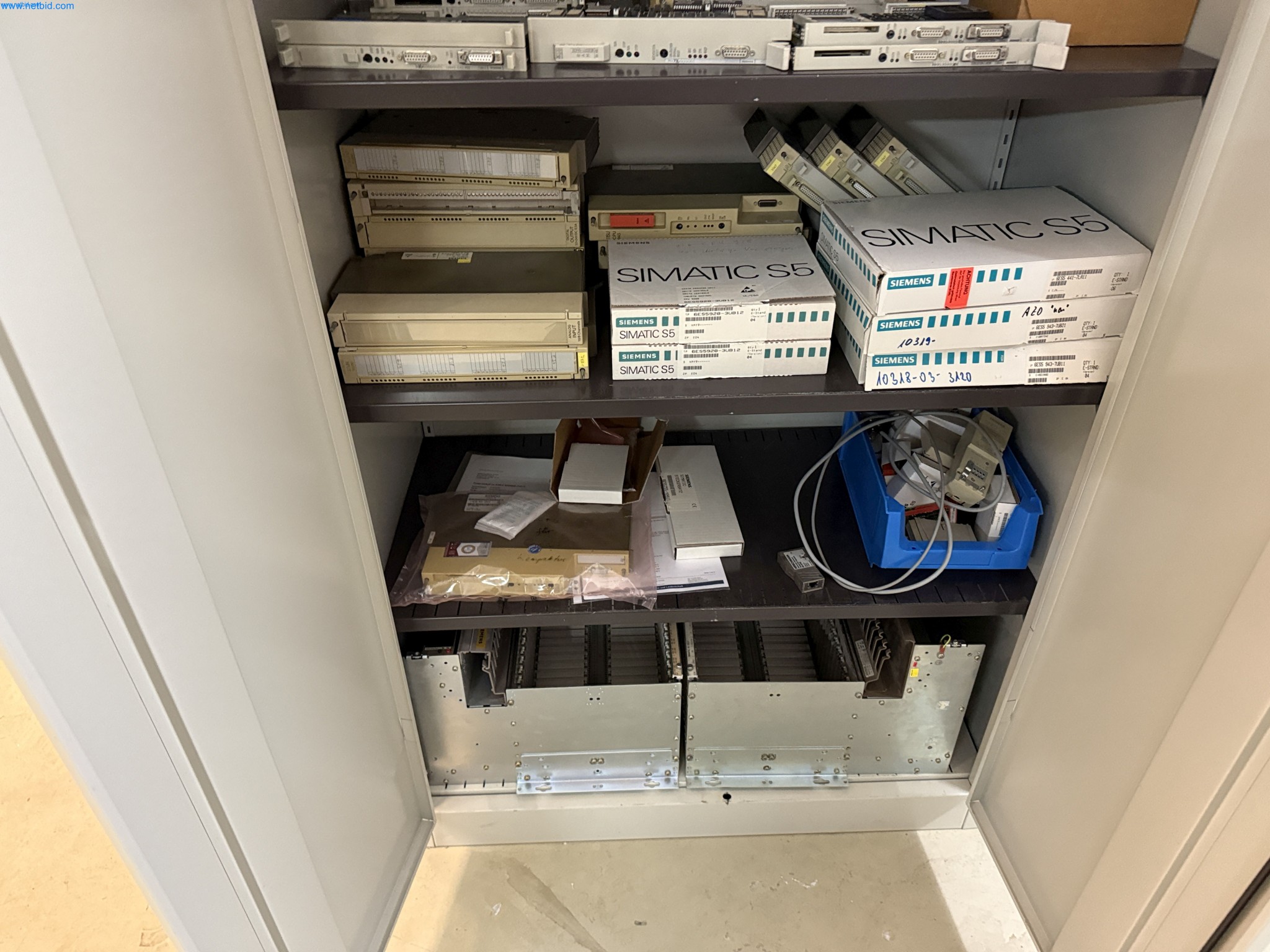 Instalações de produção e embalagem farmacêuticas / Equipamentos de laboratório e operacionais-14